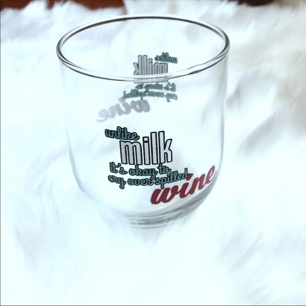 Spilled wine stemless wine glass